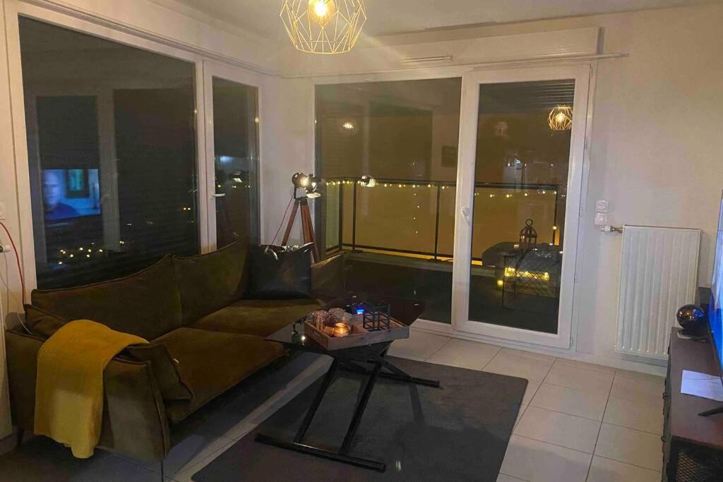 Meyzieu : Superbe Appartement Tres Cosy. Dış mekan fotoğraf